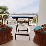 Prázdninový dům Rosemary-three Bedroom With Terrace And Partial Sea View *