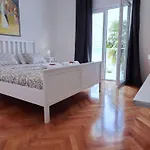 Prázdninový dům Rosemary-three Bedroom With Terrace And Partial Sea View Klek