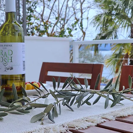 Сasa de vacaciones Rosemary-three Bedroom With Terrace And Partial Sea View *