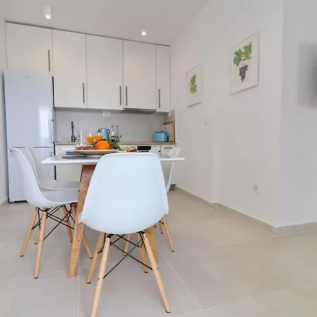 Rosemary-three Bedroom With Terrace And Partial Sea View *