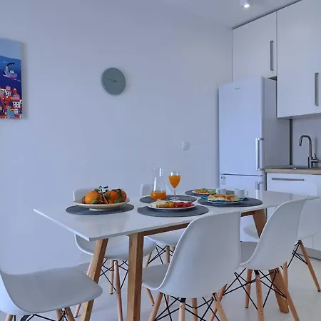 Rosemary-three Bedroom With Terrace And Partial Sea View *