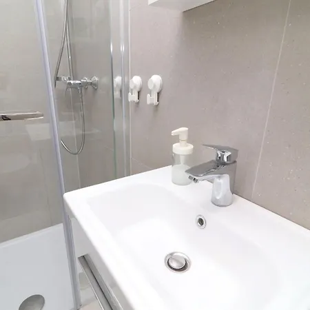 Rosemary-three Bedroom With Terrace And Partial Sea View *