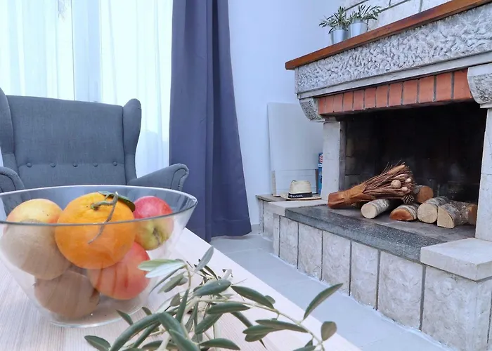 Rosemary-three Bedroom With Terrace And Partial Sea View