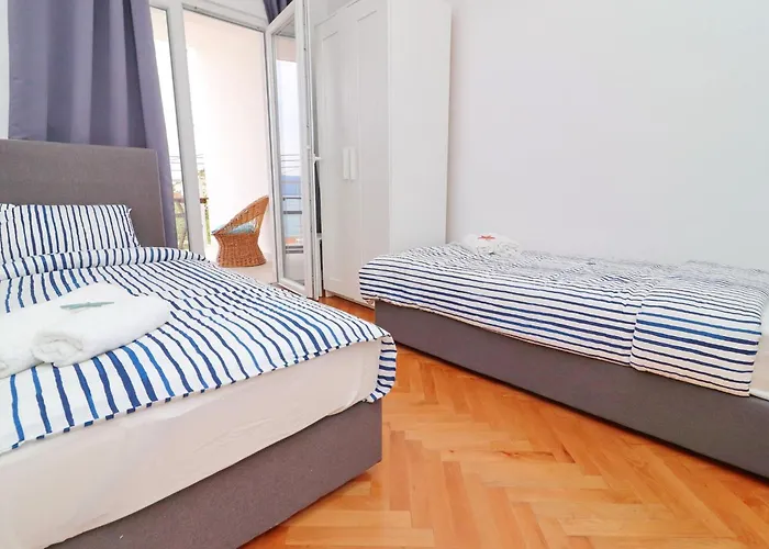 Дом отдыха Rosemary-three Bedroom With Terrace And Partial Sea View