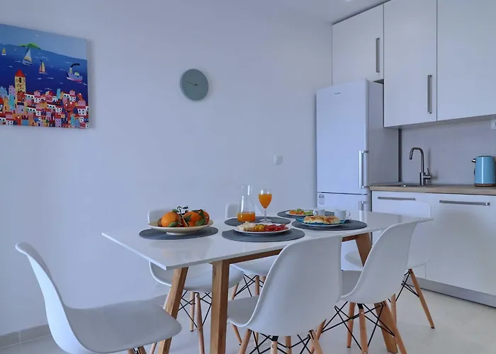 Rosemary-three Bedroom With Terrace And Partial Sea View *