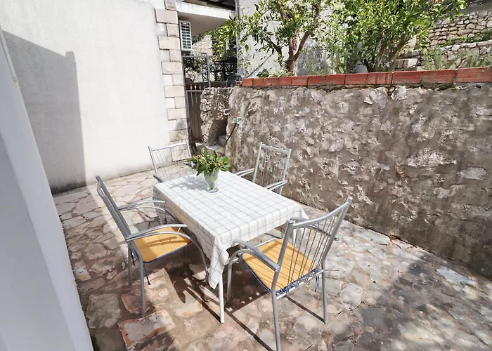 Дом отдыха Rosemary-three Bedroom With Terrace And Partial Sea View