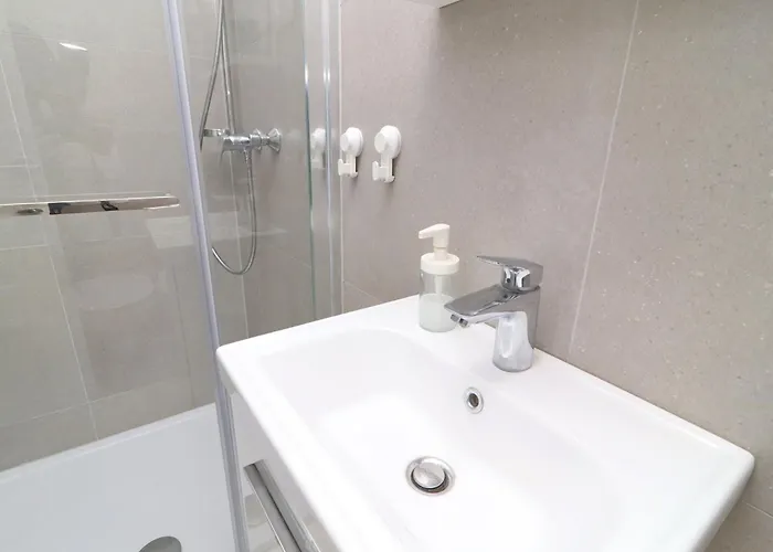 Rosemary-three Bedroom With Terrace And Partial Sea View *