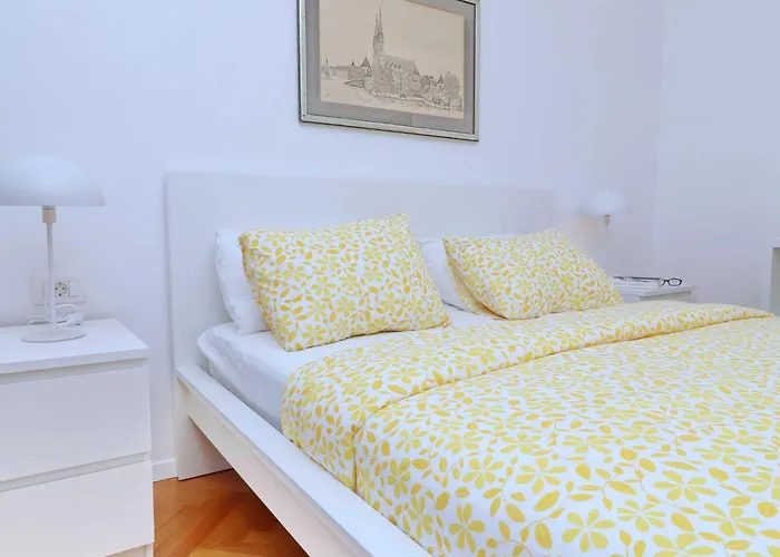 Rosemary-three Bedroom With Terrace And Partial Sea View